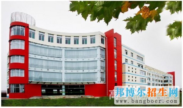 山東服裝職業(yè)學院校園一角7883