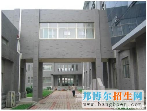 山東旅游職業(yè)學(xué)院校園一角7913