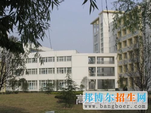 民辦萬博科技職業(yè)學院校園一角4858