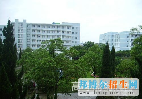 安徽冶金科技職業(yè)學院校園一角5052