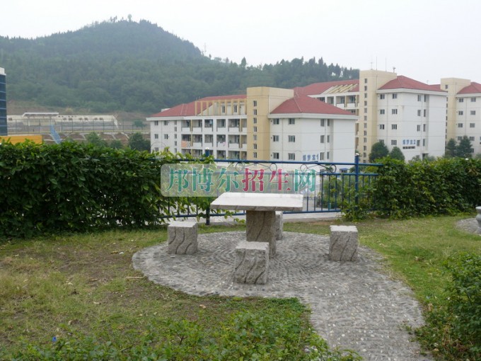 女生學計算機多媒體技術(shù)怎么樣