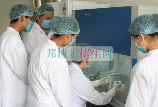 高中畢業(yè)可以學(xué)醫(yī)學(xué)檢驗專業(yè)嗎