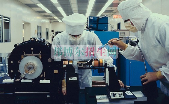 女生學(xué)醫(yī)學(xué)檢驗專業(yè)有前途嗎