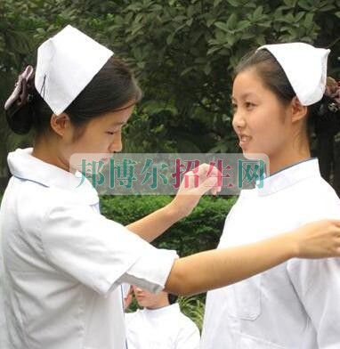 高級護理學(xué)校哪個好