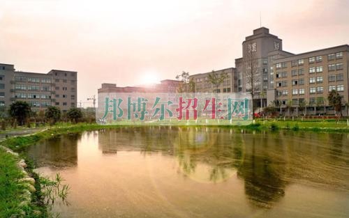 成都初中生讀導(dǎo)游怎么樣