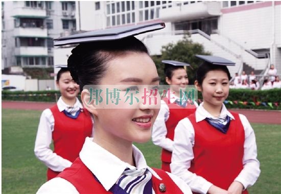 成都哪些大學(xué)有航空服務(wù)大專(zhuān)