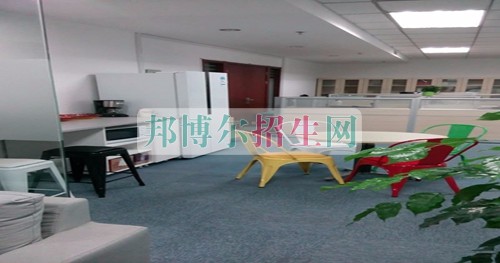 成都內(nèi)理科一專(zhuān)軟件技術(shù)大專(zhuān)學(xué)校
