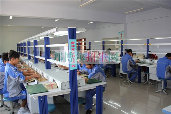 成都初中生讀應用電子技術(shù)好嗎