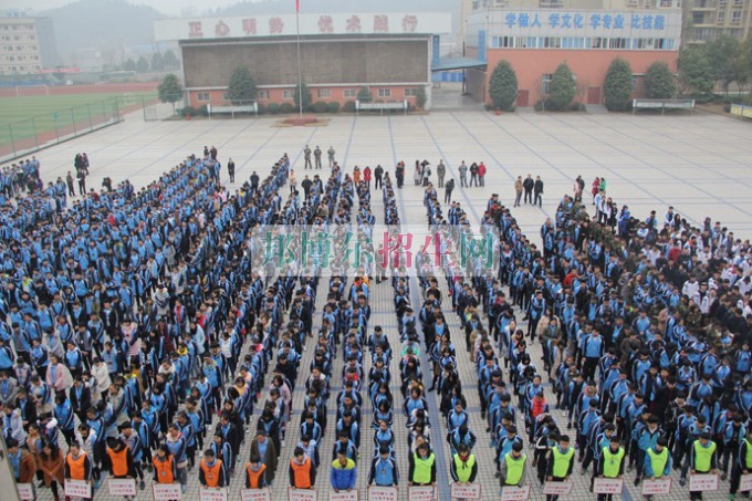 四川省簡(jiǎn)陽(yáng)市高級(jí)職業(yè)中學(xué)舉行2016—2017學(xué)年度第二學(xué)期開(kāi)學(xué)典禮