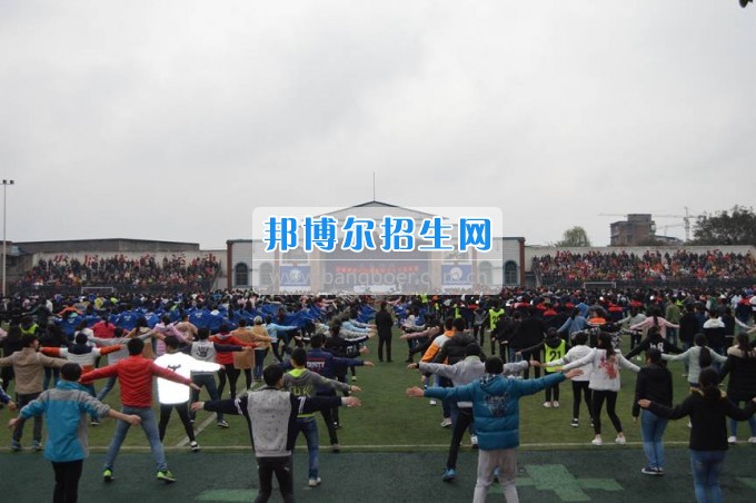 四川省江安縣職業(yè)技術(shù)學(xué)校家長(zhǎng)會(huì)實(shí)現(xiàn)“家校同心，師生同行”
