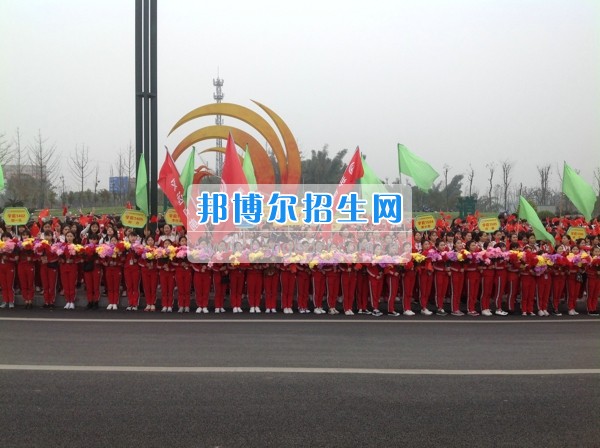 四川省宜賓市南溪區(qū)職業(yè)高級中學(xué)校學(xué)前教育齊拉練，共踏春風(fēng)迎春景