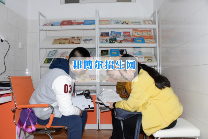 川南幼兒師范高等專科學(xué)校黨團(tuán)工作站、圖書漂流站在學(xué)生公寓正式運(yùn)行