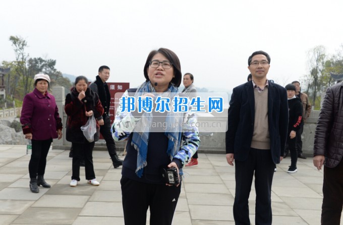 川南幼兒師范高等?？茖W(xué)校舉行慶祝國際勞動(dòng)?jì)D女節(jié)活動(dòng)