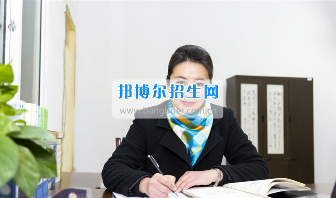 重慶海聯職業(yè)技術學院引導學生做有內涵的花瓶