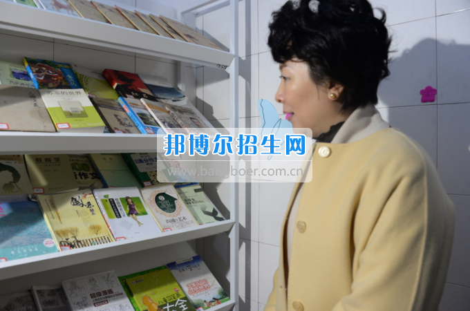 市委常委、宣傳部長(zhǎng)潘梅到川南幼兒師范高等專(zhuān)科學(xué)校調(diào)研思想政治工作