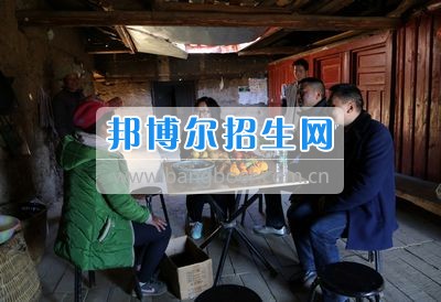 四川省什邡市職業(yè)中專(zhuān)學(xué)校組織教師到藏區(qū)家訪