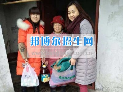 四川省什邡市職業(yè)中專學(xué)校黨總支開展“精準(zhǔn)扶貧”走訪慰問(wèn)活動(dòng)