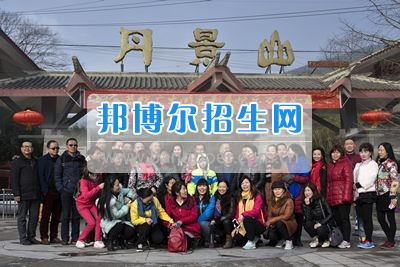 四川省什邡市職業(yè)中專學(xué)校遠(yuǎn)足、攝影活動(dòng)彰顯工會(huì)活力