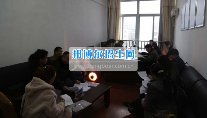 四川省古藺縣職業(yè)高級(jí)中學(xué)校集智匯力，全力推進(jìn)依法治校