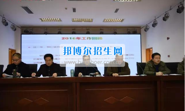 成都石化工業(yè)學(xué)校創(chuàng)新發(fā)展 協(xié)調(diào)發(fā)展 開(kāi)放發(fā)展