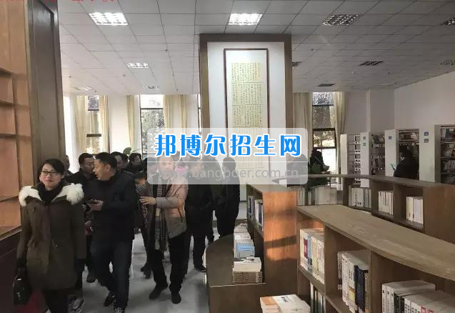 成都石化工業(yè)學(xué)校集體見(jiàn)證整合成效，凝心聚力攜手奮進(jìn)