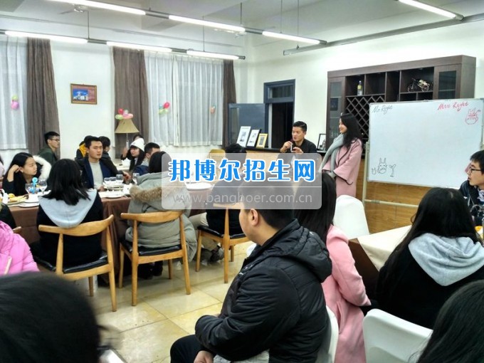 四川托普計算機(jī)職業(yè)學(xué)校外國語系成功舉辦2017新年英語沙龍活動