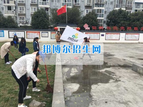 四川省新津縣職業(yè)高級(jí)中學(xué)開展“3•5 學(xué)雷鋒”系列活動(dòng)
