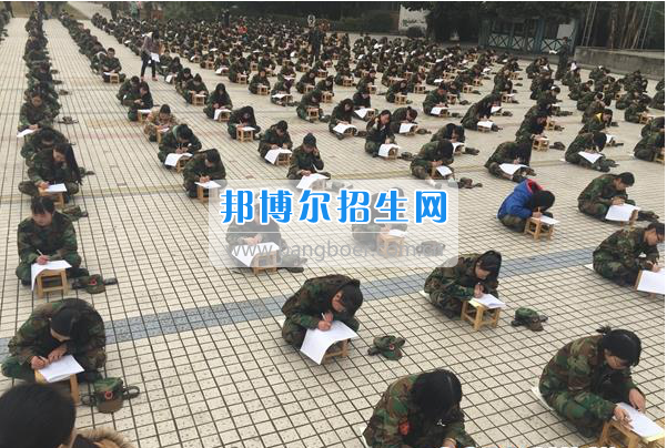 各大媒體報(bào)道四川省弘博中等專(zhuān)業(yè)學(xué)校千人露天考試