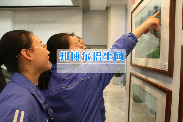 成都市洞子口職業(yè)高級(jí)中學(xué)舉行“成都，因我更美麗”主題開學(xué)典禮