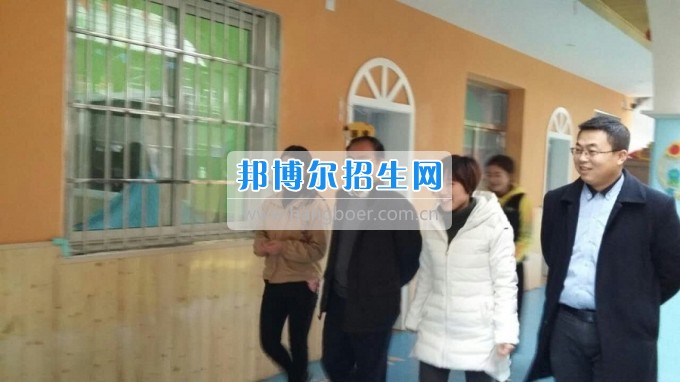 南充師范學(xué)校蔡禮儒校長赴高坪、嘉陵參加實習(xí)就業(yè)基地掛牌并看望實習(xí)生