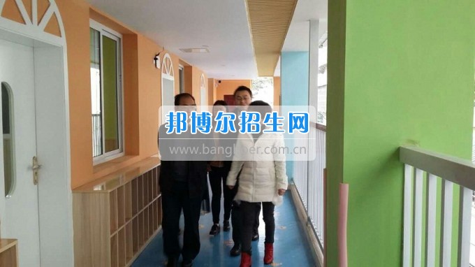 南充師范學(xué)校蔡禮儒校長赴高坪、嘉陵參加實習(xí)就業(yè)基地掛牌并看望實習(xí)生