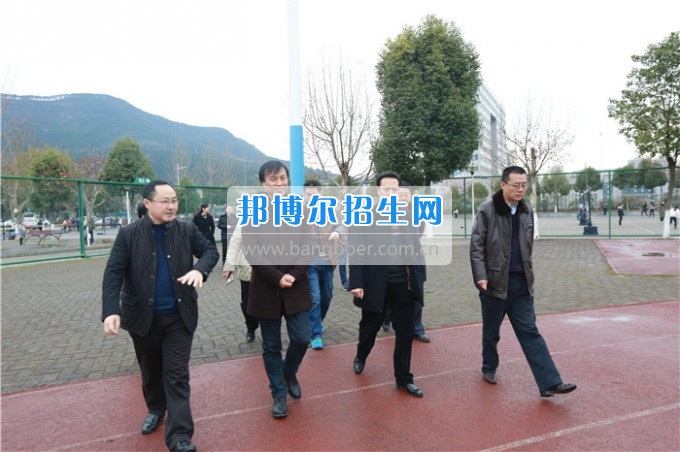 省體育局蔣顯倫副局長一行到川北幼兒師范高等?？茖W(xué)校調(diào)研