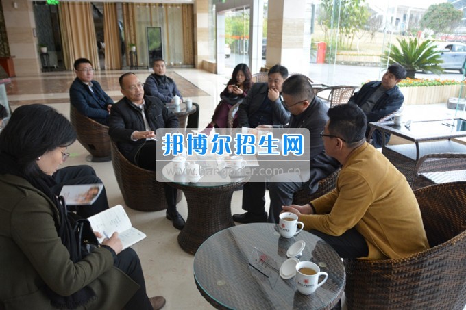 中國(guó)兒童少年基金會(huì)秘書(shū)長(zhǎng)朱錫生一行到貴州盛華職業(yè)學(xué)院中專(zhuān)部考察
