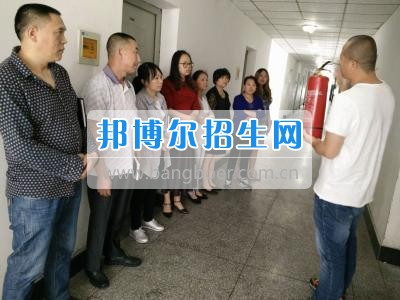 樂山市旅游學(xué)校加強(qiáng)消防安全培訓(xùn) 共筑校園安全防線