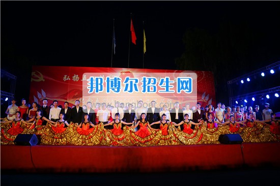 成都指南針學校雙流校區(qū)隆重舉行慶“五四”文藝匯演