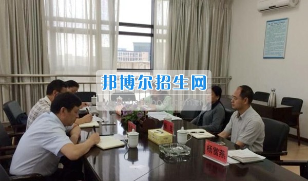 貴州警察學(xué)院來(lái)貴州商業(yè)高等?？茖W(xué)校參觀交流