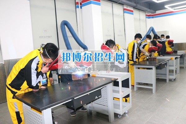 高考容易就業(yè)難，掌握技術是王道