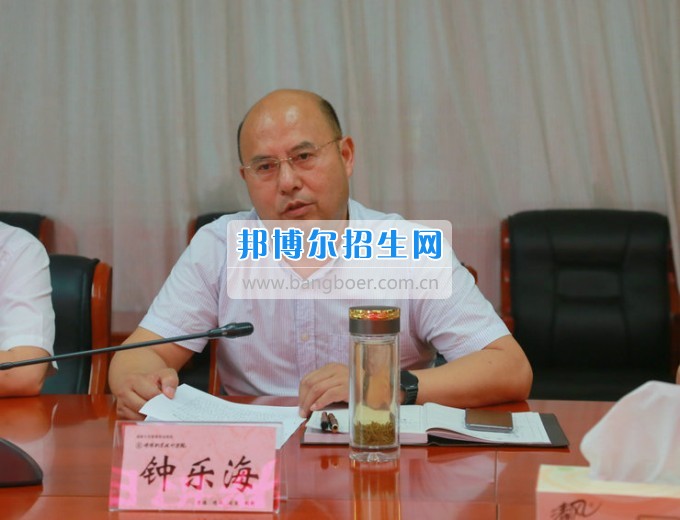 市委機構編制委員會辦公室主任淳道懷一行來綿陽市信息科技學校開展機構編制工作調研
