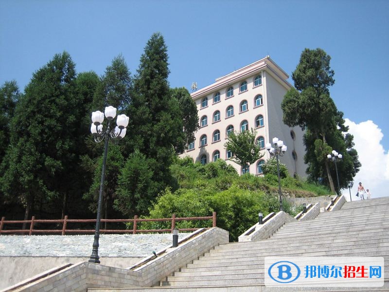 畢節(jié)市衛(wèi)生學(xué)校招生辦聯(lián)系電話
