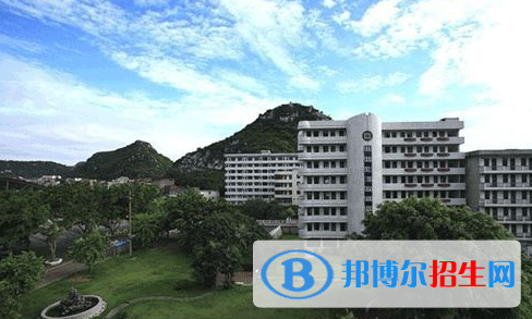 四川省商業(yè)服務(wù)技工學(xué)校2018年報名條件、招生對象