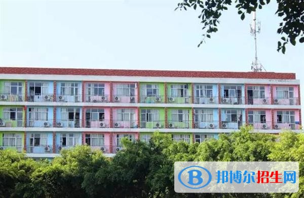 崇州職業(yè)中專學(xué)校2018年報名條件、招生對象