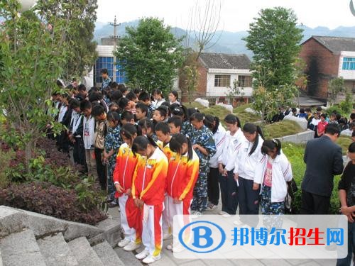 馬關(guān)縣民族職業(yè)高級(jí)中學(xué)2018年報(bào)名條件、招生對(duì)象
