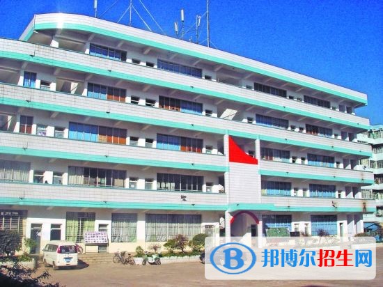 昆明醫(yī)藥職業(yè)技術(shù)學(xué)校2018年報(bào)名條件、招生對象