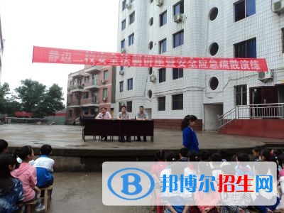 渠縣靜邊職業(yè)中學(xué)2018年報(bào)名條件、招生對(duì)象