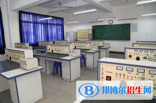 峨邊彝族自治縣民族職業(yè)高級(jí)中學(xué)有哪些專(zhuān)業(yè)