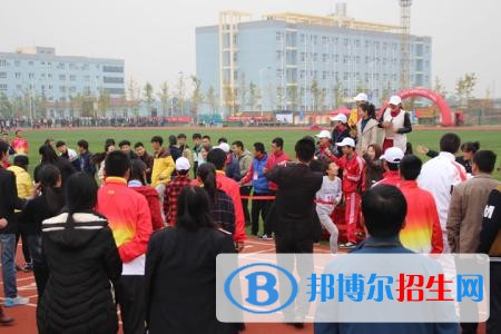 西安華山技工學(xué)校2018年報(bào)名條件、招生對(duì)象