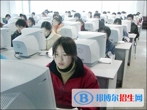 新樂(lè)職業(yè)技術(shù)教育中心2018年報(bào)名條件、招生對(duì)象