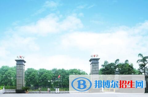 瀘州職業(yè)技術學院大門2