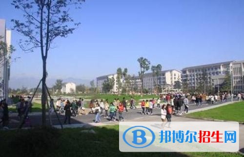 成都讀中專學(xué)校要多少錢(qián)