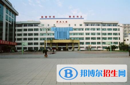 云南高中畢業(yè)生讀中專學(xué)校